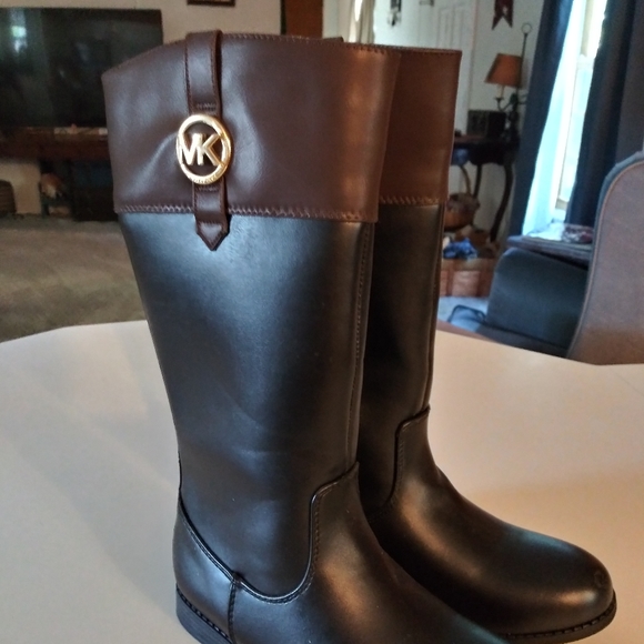New in box  Michael Kors Boots - Picture 1 of 4